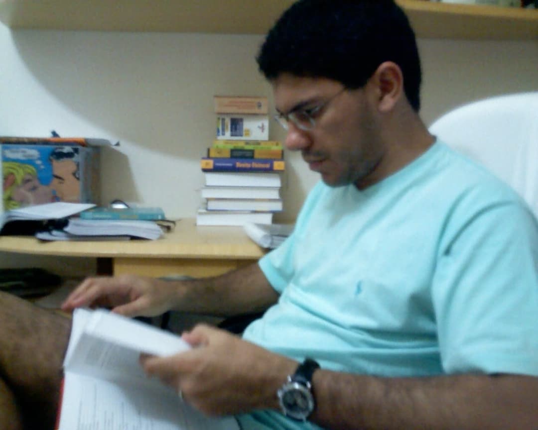 Foto: Gerson jovem, estudando